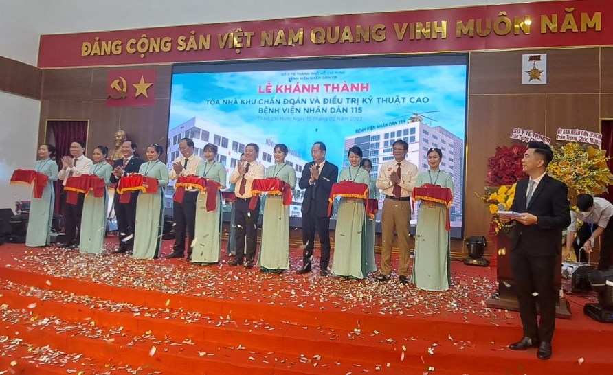 L&atilde;nh đạo Th&agrave;nh ủy - UBND TP Hồ Ch&iacute; Minh c&ugrave;ng c&aacute;c Sở v&agrave; Bệnh viện Nh&acirc;n d&acirc;n 115 cắt băng kh&aacute;nh th&agrave;nh&nbsp;to&agrave; nh&agrave; Khu Chẩn đo&aacute;n v&agrave; điều trị kỹ thuật cao.