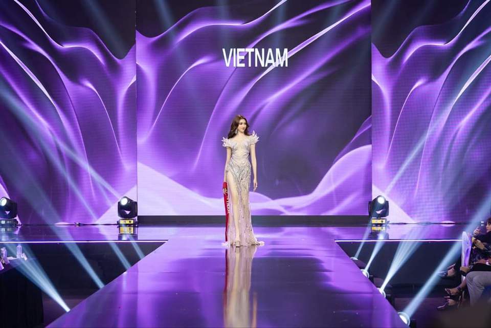 "Soi" phần trình diễn của Thanh Thanh Huyền tại bán kết Miss Charm 2023 - Ảnh 18