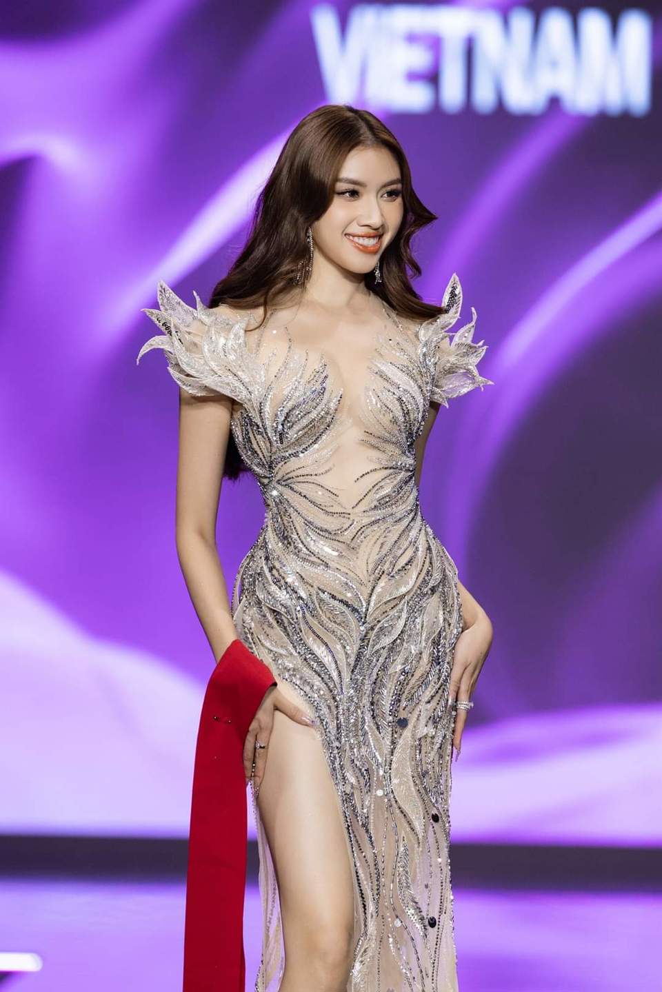 "Soi" phần trình diễn của Thanh Thanh Huyền tại bán kết Miss Charm 2023 - Ảnh 16