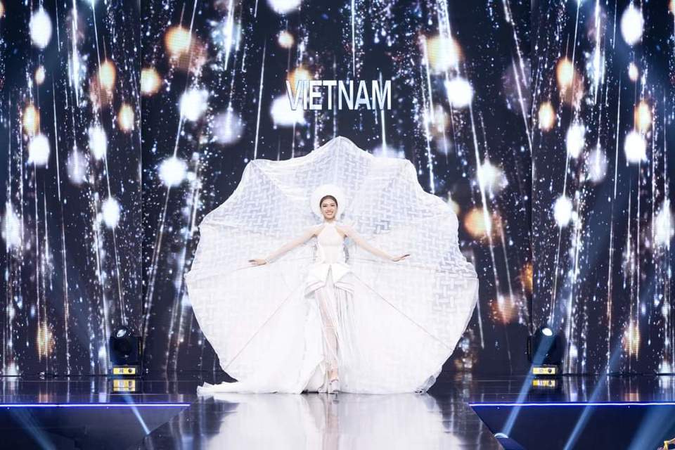 "Soi" phần trình diễn của Thanh Thanh Huyền tại bán kết Miss Charm 2023 - Ảnh 27
