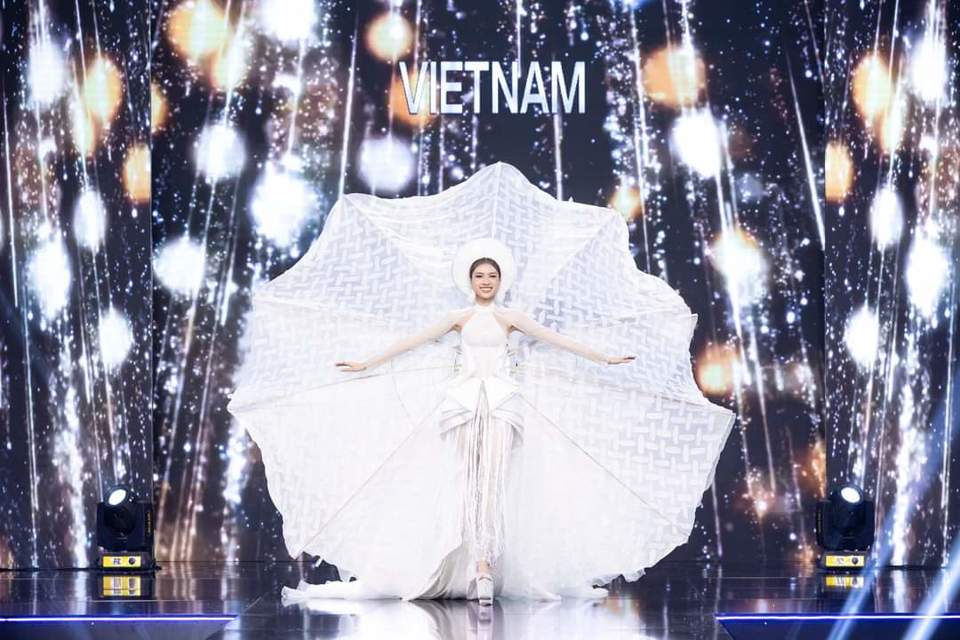 "Soi" phần trình diễn của Thanh Thanh Huyền tại bán kết Miss Charm 2023 - Ảnh 24