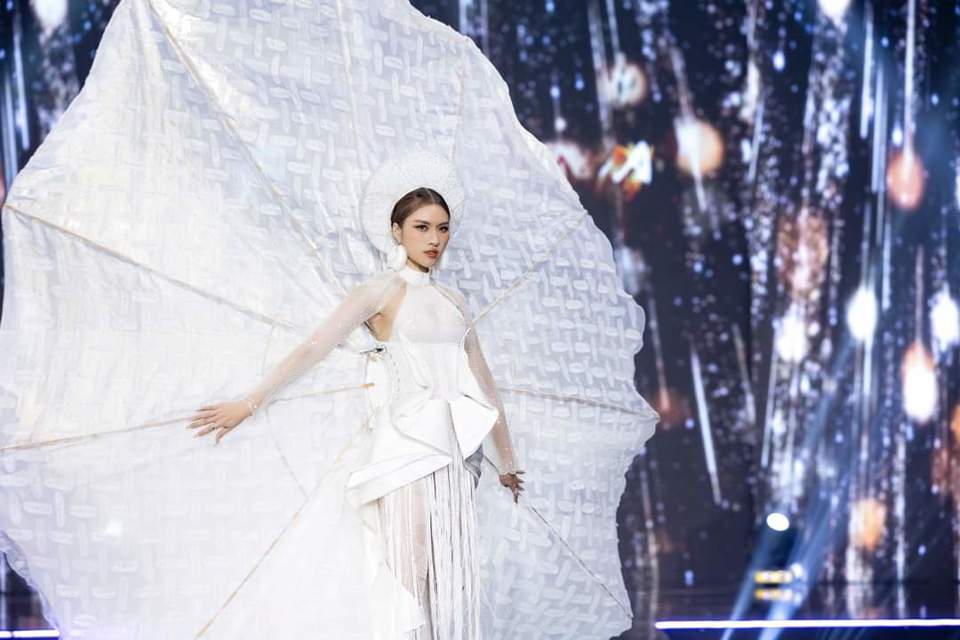 "Soi" phần trình diễn của Thanh Thanh Huyền tại bán kết Miss Charm 2023 - Ảnh 22