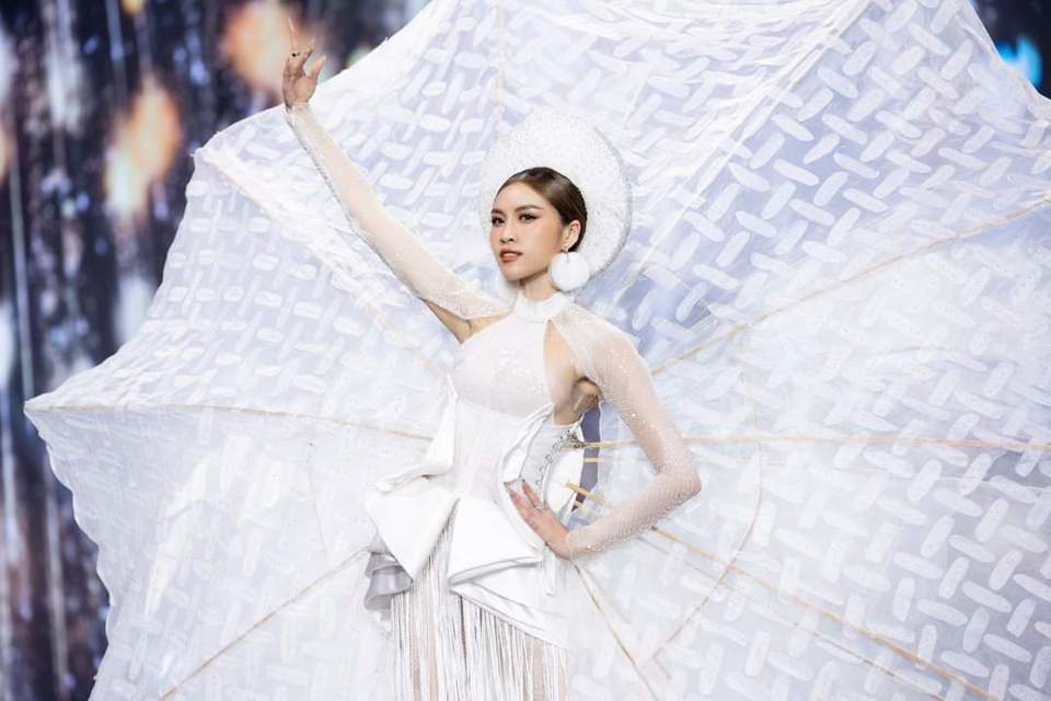 "Soi" phần trình diễn của Thanh Thanh Huyền tại bán kết Miss Charm 2023 - Ảnh 21