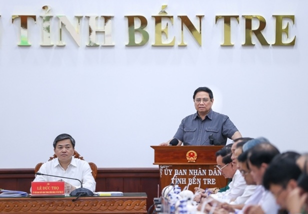 Thủ tướng Phạm Minh Ch&iacute;nh v&agrave; đo&agrave;n c&ocirc;ng t&aacute;c l&agrave;m việc với Ban Thường vụ Tỉnh ủy Bến Tre.