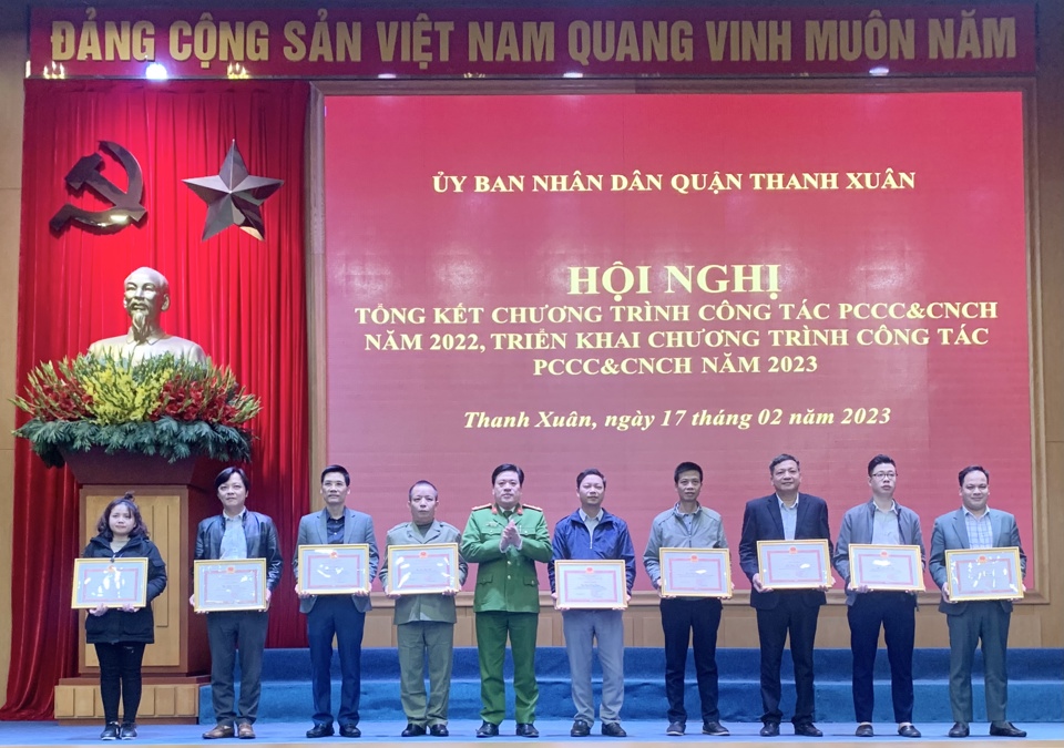 Quận Thanh Xuân:Khen thưởng 29 tập thể, cá nhân có thành tích trong công tác PCCC - Ảnh 1