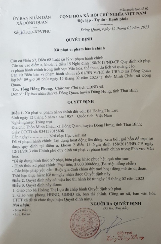 Quyết định xử phạt của UBND x&atilde; Đ&ocirc;ng Quan đối với b&agrave; Ho&agrave;ng Thị Lựu. (Ảnh: T.D)