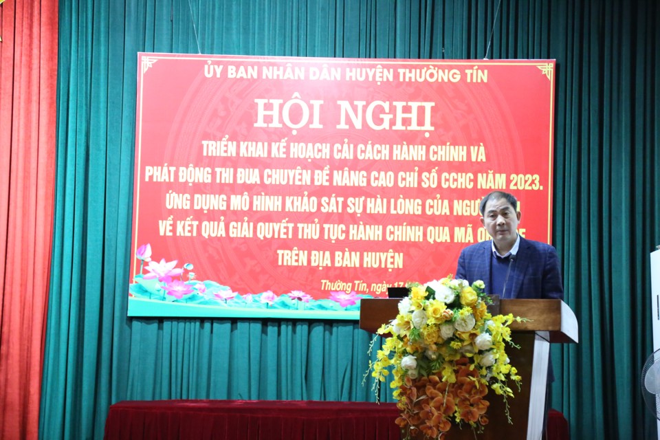 Chủ tịch UBND huyện Thường T&iacute;n Nguyễn Xu&acirc;n Minh ph&aacute;t biểu tại hội nghị ng&agrave;y 17/2