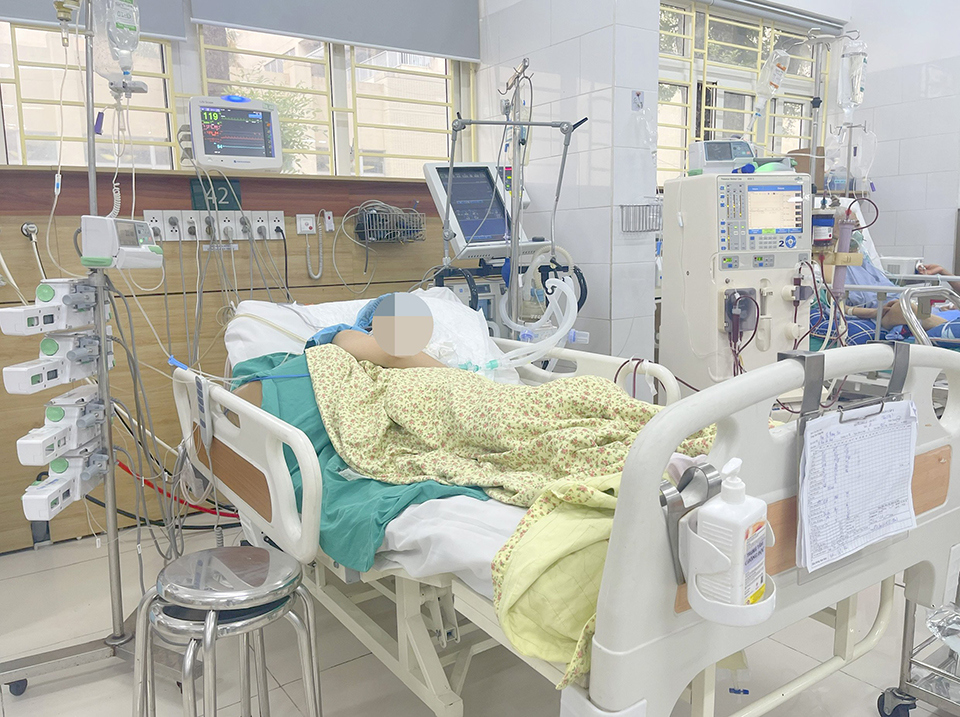Bệnh nh&acirc;n hiện đang điều trị tại Trung t&acirc;m Chống độc, Bệnh viện Bạch Mai