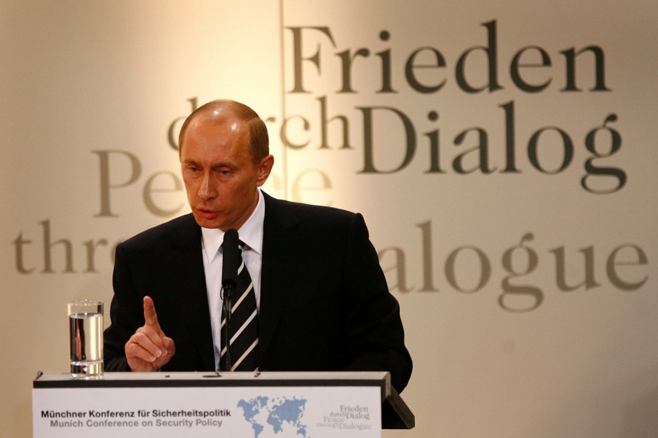 Tổng thống Nga Vladimir Putin tại Hội nghị An ninh Munich 2007. Ảnh: Reuters &nbsp; &nbsp; &nbsp;