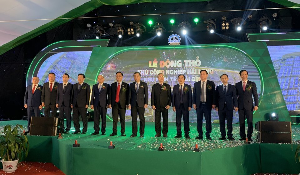 Chủ tịch HĐQT Bảo Minh IP Vũ Đức Giang với các đại biểu tại lễ động thổ KCN Hải Long. Ảnh: Khắc Kiên