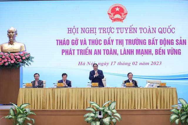 Thủ tướng Ch&iacute;nh phủ Phạm Minh Ch&iacute;nh chủ tr&igrave; Hội nghị trực tuyến to&agrave;n quốc th&aacute;o gỡ kh&oacute; v&agrave; th&uacute;c đẩy thị trường BĐS ph&aacute;t triển an to&agrave;n, l&agrave;nh mạnh, bền vững.