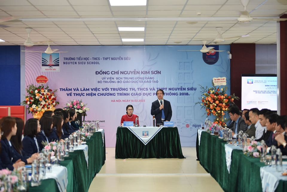 Bộ trưởng Nguyễn Kim Sơn và đoàn công tác Bộ GD&ĐT làm việc với trường Nguyễn Siêu về triển khai chương trình Giáo dục phổ thông 2018