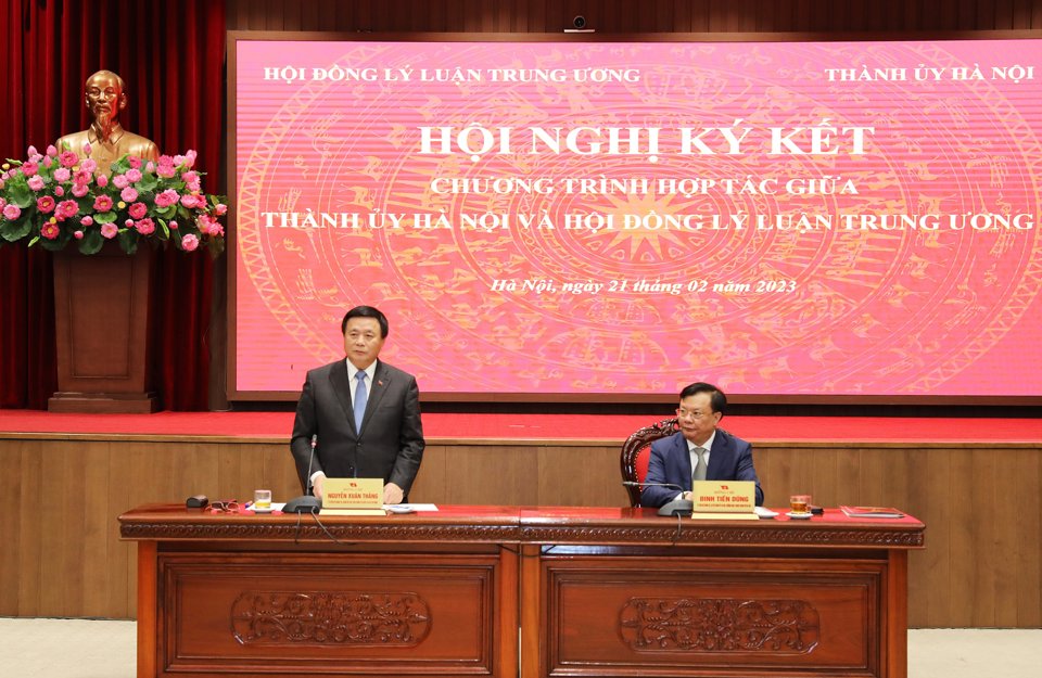 Chủ tịch Hội đồng L&yacute; luận T.Ư Nguyễn Xu&acirc;n Thắng ph&aacute;t biểu tại hội nghị.