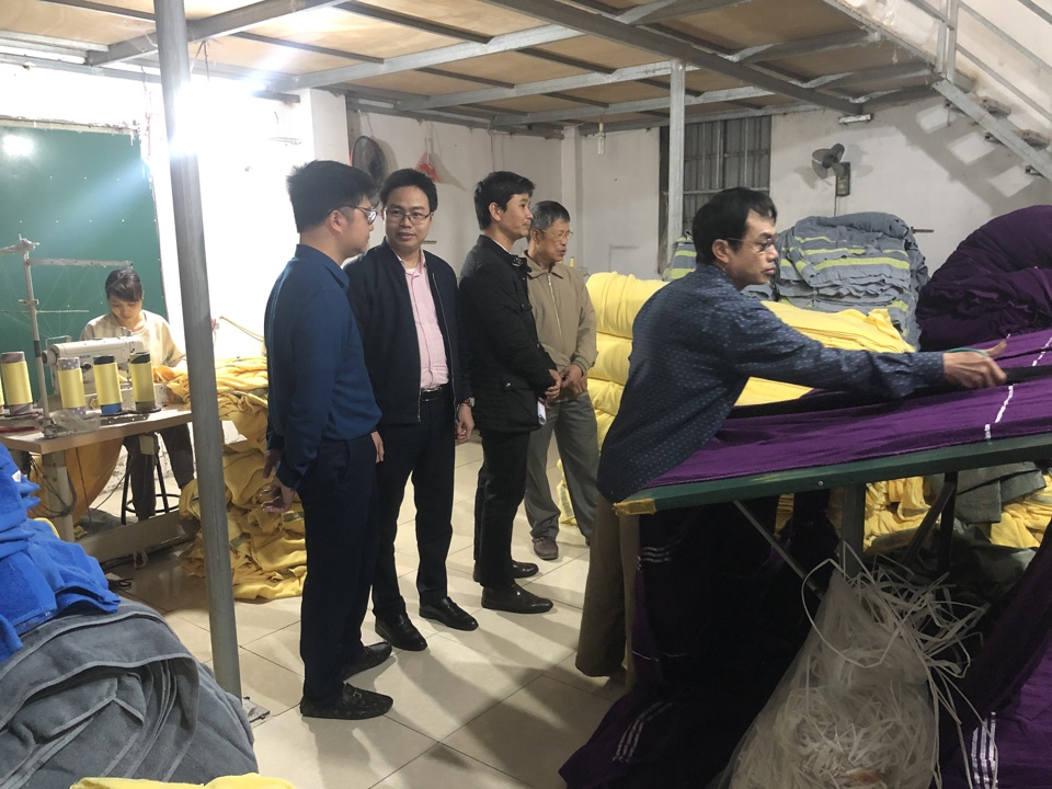 Cơ sở sản xuất của anh Nguyễn Quang Hinh - x&atilde; Ph&ugrave;ng X&aacute;, huyện Mỹ Đức đang tạo việc l&agrave;m cho hơn 20 lao động địa phương.