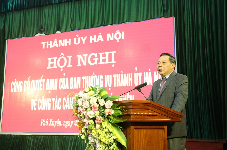 Ph&oacute; B&iacute; thư Th&agrave;nh ủy Nguyễn Văn Phong ph&aacute;t biểu tại buổi lễ.