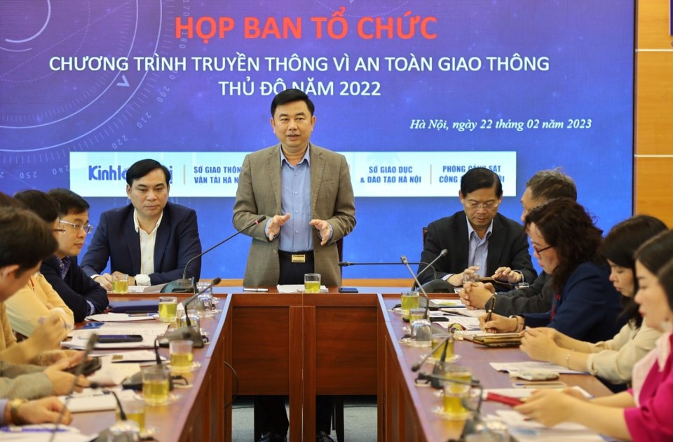 Tổng Bi&ecirc;n tập b&aacute;o Kinh tế &amp; Đ&ocirc; thị Nguyễn Minh Đức &ndash; Trưởng Ban tổ chức Chương tr&igrave;nh ph&aacute;t biểu kết luận tại cuộc họp.