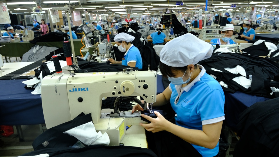 Công ty Vit Garment - Khu công nghiệp Quang Minh, Mê Linh, Hà Nội đầu tư, trang bị dây chuyền sản xuất hiện đại. Ảnh: Phạm Hùng