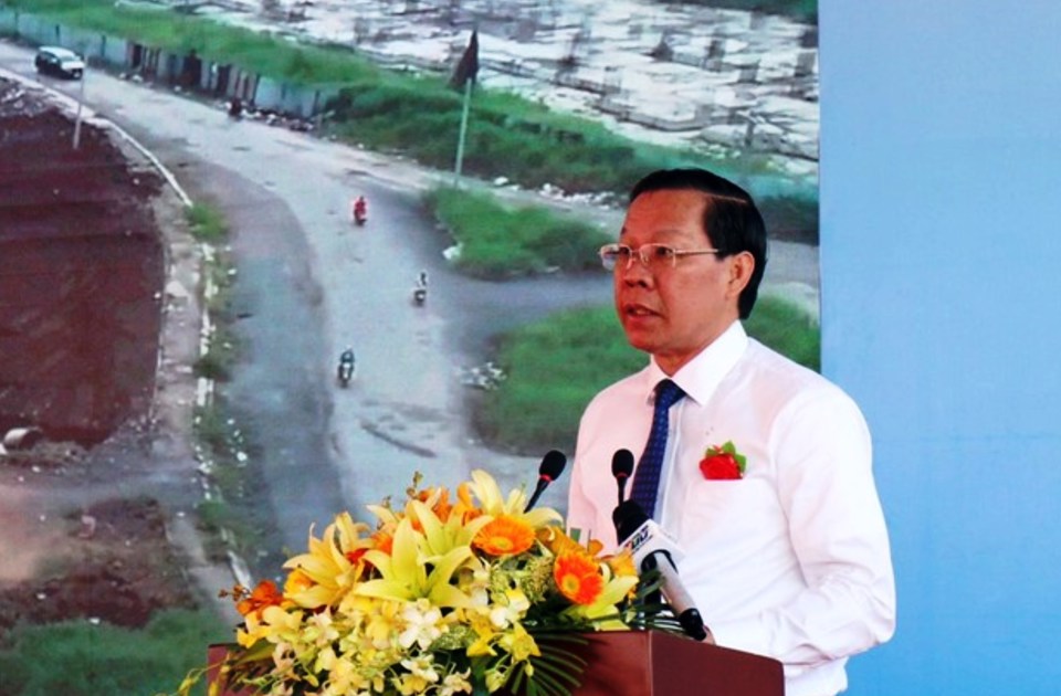 Chủ tịch UBND TP Hồ Ch&iacute; Minh Phan Văn M&atilde;i đề nghị chủ đầu tư ho&agrave;n th&agrave;nh dự &aacute;n đ&uacute;ng tiến độ v&agrave; đảm bảo chất lượng c&ocirc;ng tr&igrave;nh. Ảnh: PLO.