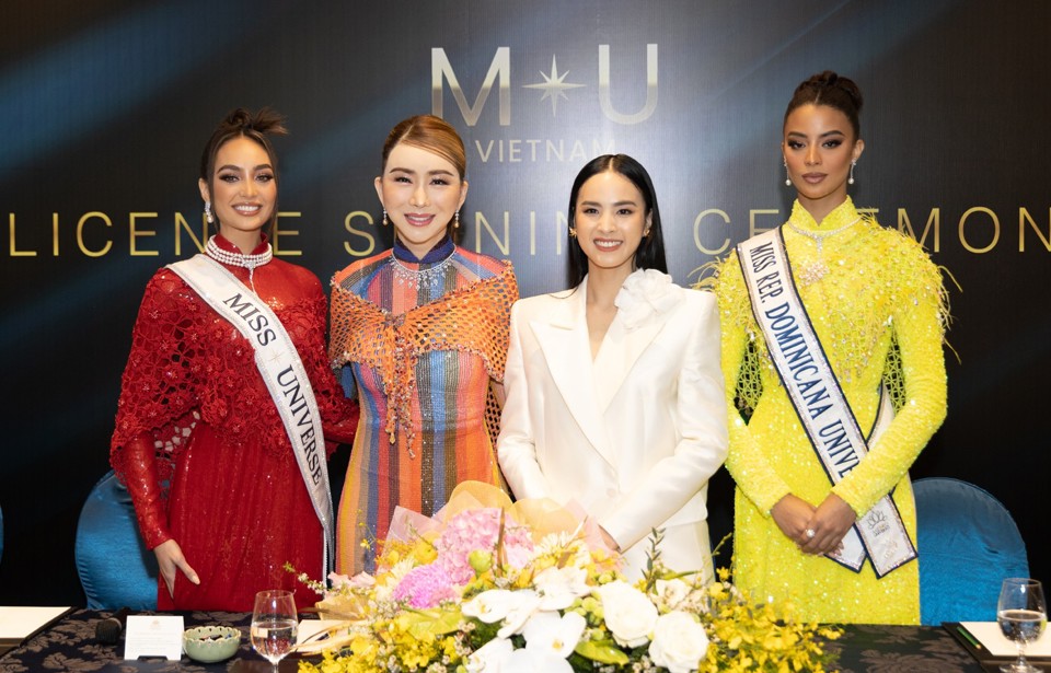 Hoa hậu Hoàn vũ Miss Universe kiêu sa trong tà áo dài Việt Nam - Ảnh 6