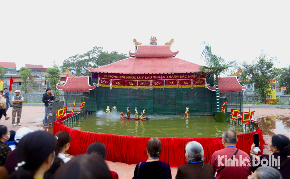 Trưởng ban Quản l&yacute; di t&iacute;ch tỉnh Bắc Ninh Nguyễn Hữu Mạo cho biết, theo kế hoạch, đơn vị sẽ phối hợp với c&aacute;c c&ocirc;ng ty lữ h&agrave;nh, nghệ nh&acirc;n địa phương thực hiện c&ocirc;ng t&aacute;c bảo vệ di sản. Dự kiến, h&agrave;ng th&aacute;ng đơn vị tổ chức 4 buổi tr&igrave;nh diễn loại h&igrave;nh nghệ thuật d&acirc;n gian như: M&uacute;a rối nước, h&aacute;t Trống qu&acirc;n, tr&igrave;nh diễn ca tr&ugrave;, quan họ.