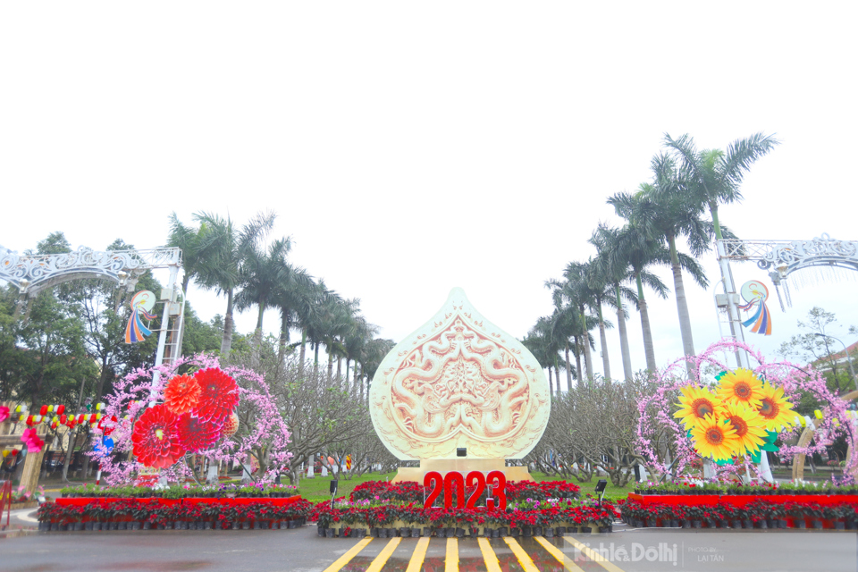 Nội dung của đường hoa thể hiện n&eacute;t đẹp văn h&oacute;a của Bắc Ninh với gần 20 đại cảnh v&agrave; tiểu cảnh trang tr&iacute;.