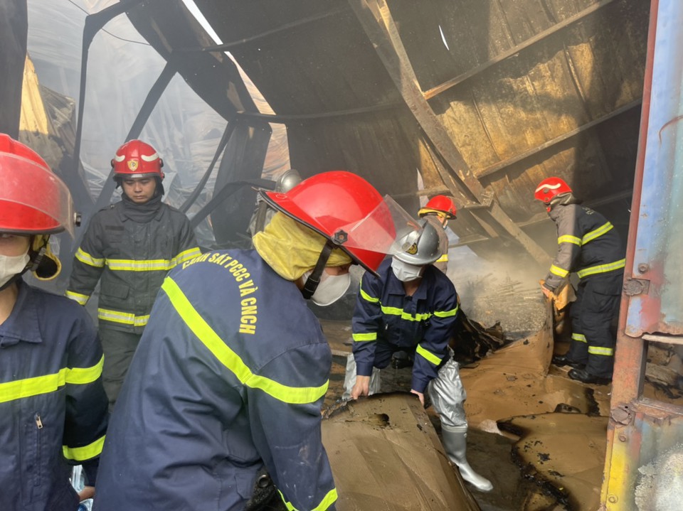 Hà Nội: Cháy nhà xưởng rộng 1.500m2 ở Cụm công nghiệp Thanh Oai - Ảnh 4
