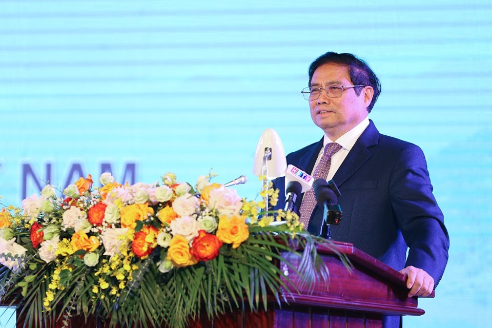 Thủ tướng Phạm Minh Ch&iacute;nh ph&aacute;t biểu tại Hội nghị x&uacute;c tiến đầu tư tỉnh H&ograve;a B&igrave;nh. Ảnh: VGP
