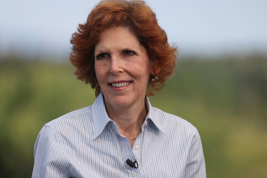 B&agrave; Loretta Mester, Chủ tịch Fed tại Cleveland. Ảnh: AP