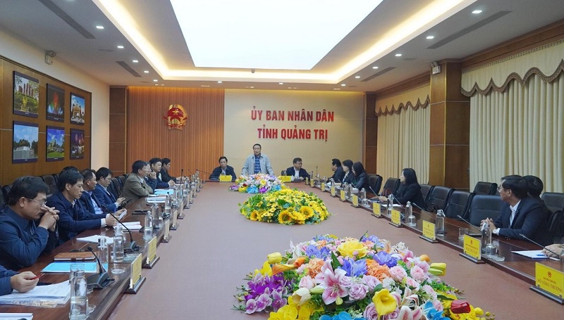 Ph&oacute; Chủ tịch Thường trực UBND tỉnh Quảng Trị H&agrave; Sỹ Đồng chủ tr&igrave; tại phi&ecirc;n họp.