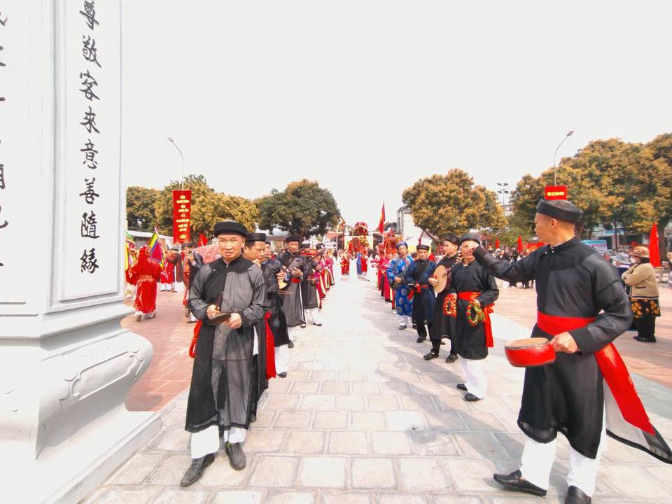 Kết th&uacute;c l&agrave; lễ rước m&atilde;, đầu v&agrave; đu&ocirc;i rắn ra bến m&atilde; để ho&aacute; m&atilde; về trời, chứng gi&aacute;m ph&ugrave; hộ cho d&acirc;n l&agrave;ng mưa thuận gi&oacute; ho&agrave;, m&ugrave;a m&agrave;ng tươi tốt bội thu, d&acirc;n khang vật thịnh.