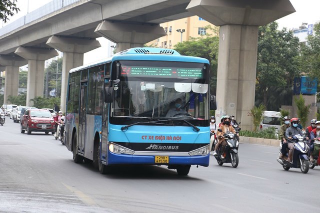 Hà Nội: Giám đốc Sở GTVT truy vấn chất lượng tuyến buýt số 27 - Ảnh 1
