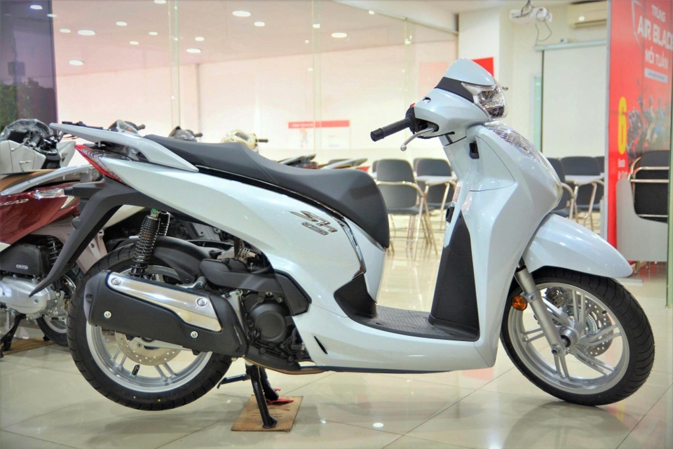 Xe máy số giá rẻ nhất của Honda tại Việt Nam cũng bị đội giá