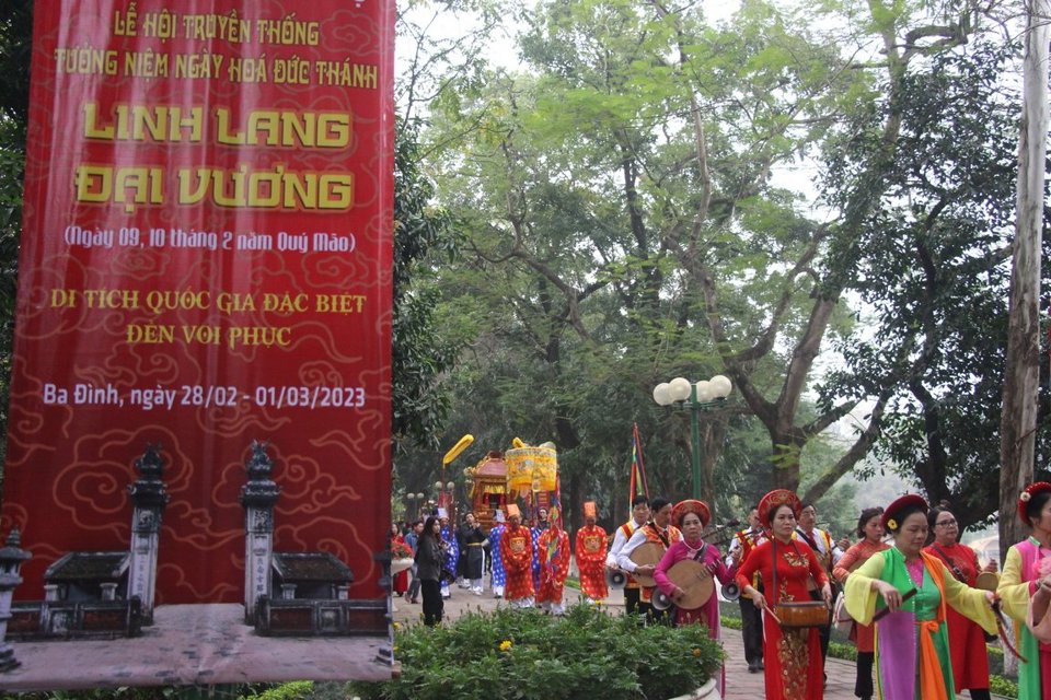Lễ hội truyền thống tưởng niệm Ng&agrave;y h&oacute;a Đức th&aacute;nh Linh Lang Đại Vương tại Đền Voi Phục (quận Ba Đ&igrave;nh).&nbsp;
