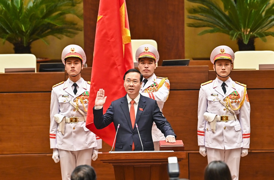 Chủ tịch nước Võ Văn Thưởng thực hiện nghi lễ tuyên thệ. Ảnh: Duy Linh