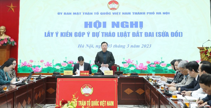 Ph&oacute; Chủ tịch Ủy ban MTTQ Việt Nam TP H&agrave; Nội Nguyễn Sỹ Trường điều h&agrave;nh phần thảo luận, g&oacute;p &yacute;