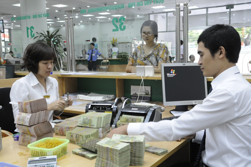 Hoạt động nghiệp vụ tại VietcomBank, Chi nh&aacute;nh H&agrave; Nội. Ảnh: Hải Linh