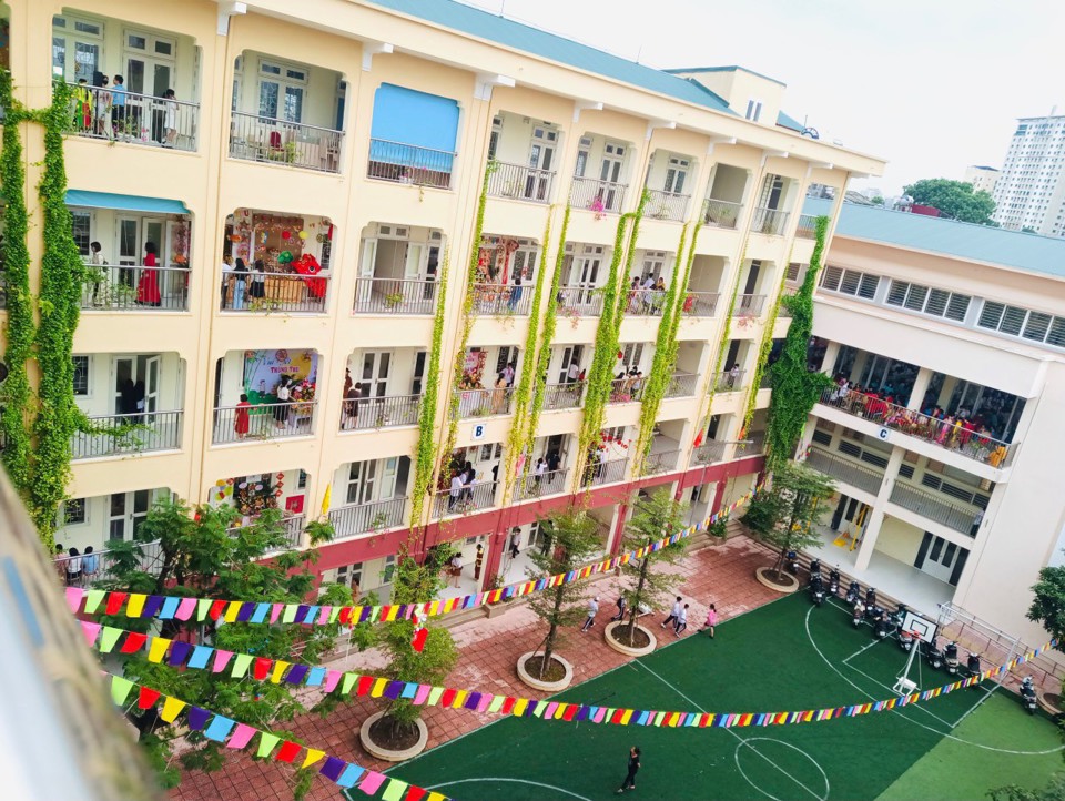 Trường THCS Ng&ocirc; Quyền (phường Quỳnh L&ocirc;i, quận Hai B&agrave; Trưng) đ&atilde; được c&ocirc;ng nhận đạt chuẩn quốc gia từ năm 2013.