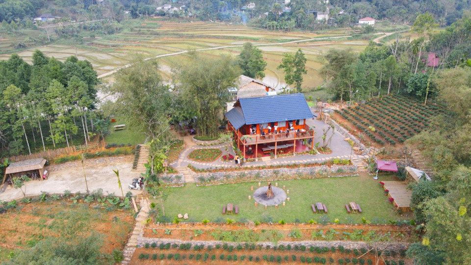 &Uacute;n&rsquo;s House &ndash; Homestay nh&igrave;n từ tr&ecirc;n cao.