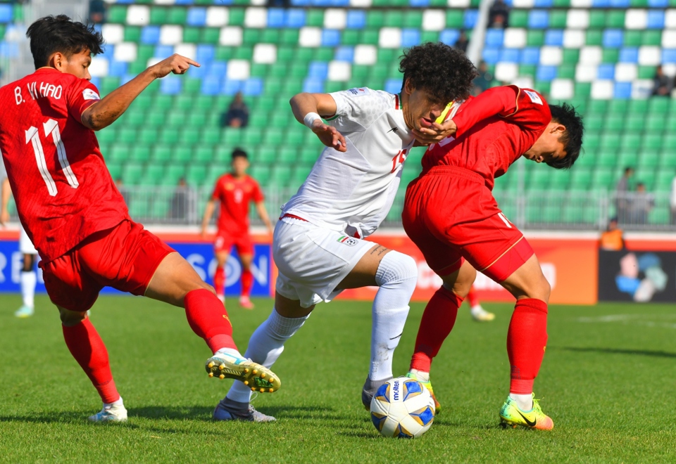 U20 Việt Nam để thua đ&aacute;ng tiếc trước U20 Iran. Ảnh: AFC.