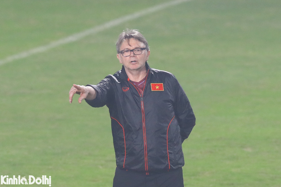 HLV&nbsp;Philippe Troussier c&ugrave;ng U22 Việt Nam hướng đến tấm HCV SEA Games 32.