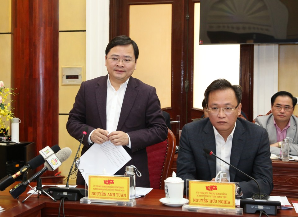 B&iacute; thư Tỉnh ủy Bắc Ninh Nguyễn Anh Tuấn ph&aacute;t biểu tại hội nghị.