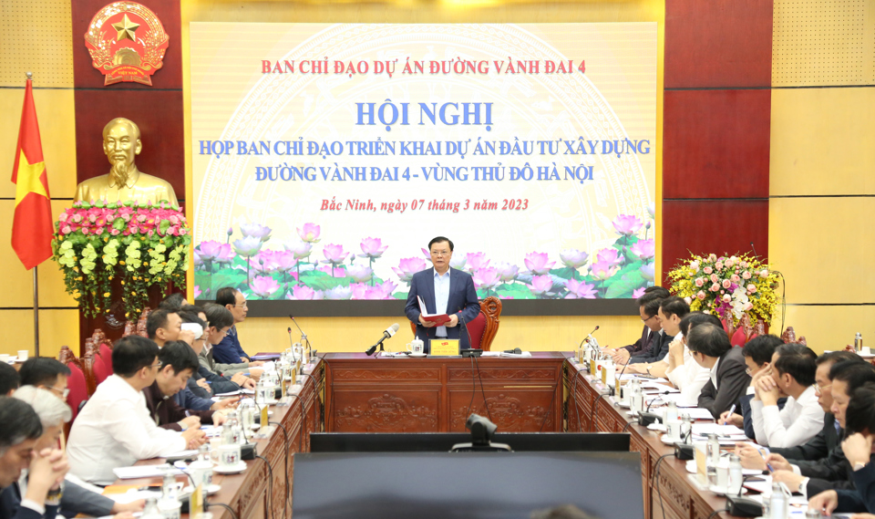 Bí thư Thành ủy Hà Nội Đinh Tiến Dũng phát biểu tại hội nghị. Ảnh: Thanh Hải