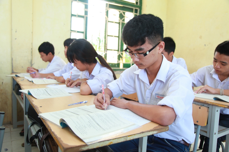 Học sinh Trường THPT Tiền Phong, huyện Mê Linh trong giờ ôn tập. Ảnh: Phạm Hùng