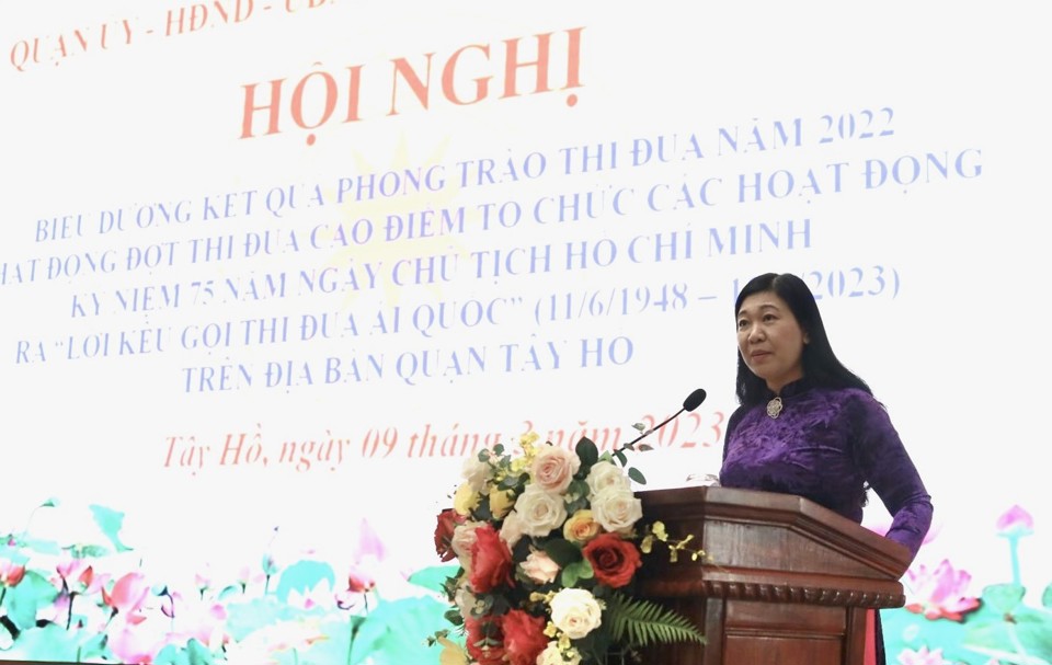 Chủ tịch Ủy ban MTTQ Việt Nam TP H&agrave; Nội Nguyễn Lan Hương ph&aacute;t biểu tại Hội nghị.
