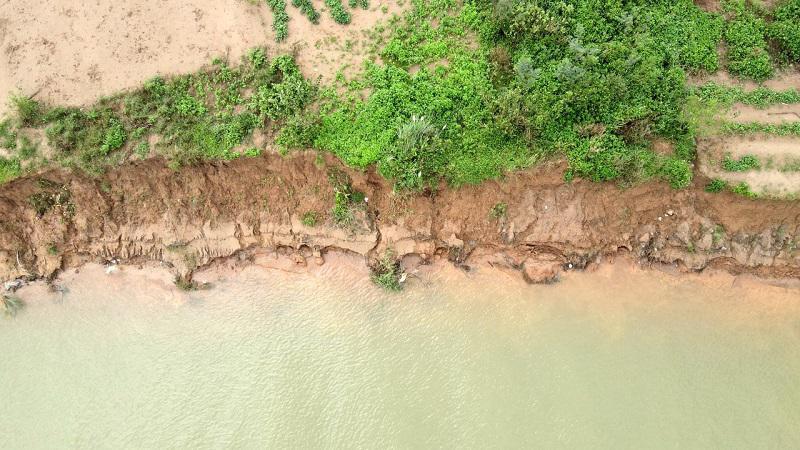 Quảng Trị hiện vẫn c&ograve;n hơn 133km bờ s&ocirc;ng, bờ biển bị sạt lở đe dọa đến t&agrave;i sản, t&iacute;nh mạng người d&acirc;n khi m&ugrave;a mưa lũ về.