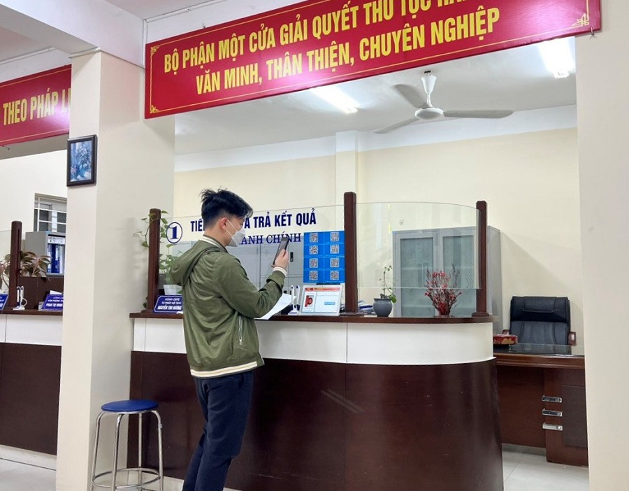 UBND phường Phố Huế vừa đầu tư hiện đại h&oacute;a, mở rộng bộ phận Một cửa đạt diện&nbsp;t&iacute;ch tr&ecirc;n 40m2, đ&uacute;ng chuẩn bộ phận Một cửa hiện đại - văn minh