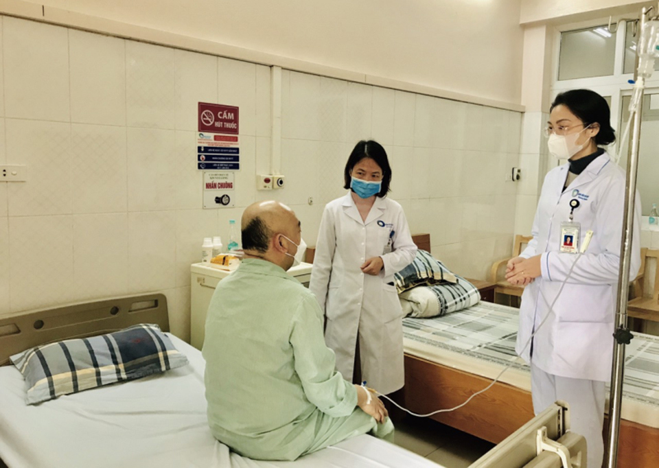 Bệnh nh&acirc;n người Trung Quốc điều trị tại Bệnh viện B&atilde;i Ch&aacute;y phục hồi sức khỏe tốt.
