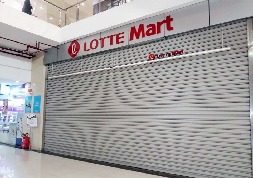 Gian h&agrave;ng của si&ecirc;u thị Lotte Mart tại Discovery Complex (Cầu Giấy) cũng phải đ&oacute;ng cửa dừng b&aacute;n h&agrave;ng v&igrave; vắng kh&aacute;ch.&nbsp;Ảnh Ho&agrave;i Nam.