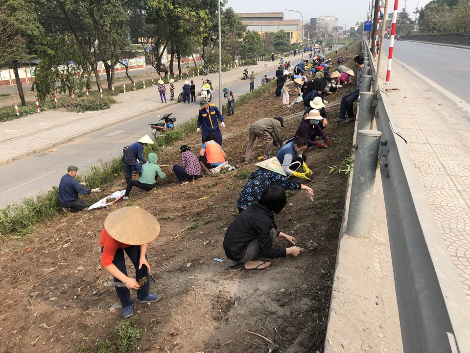 C&aacute;n bộ v&agrave; Nh&acirc;n d&acirc;n đồng l&ograve;ng giữ g&igrave;n cảnh quan đ&ocirc; thị.