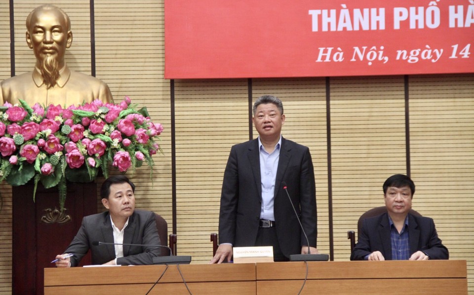 Ph&oacute; Chủ tịch UBND TP H&agrave; Nội Nguyễn Mạnh Quyền ph&aacute;t biểu tại hội nghị.